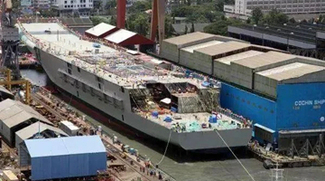 試圖追趕中國！印度首艘國產航母今日入列