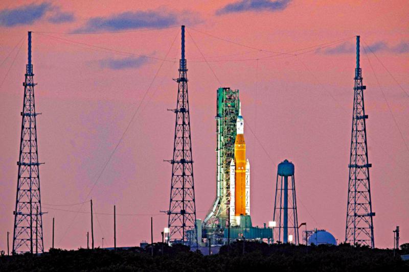 ﻿NASA火箭入仓避风 美登月计划再推迟