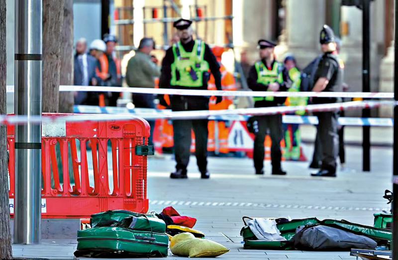?倫敦金融城搶劫案 三人遭刀刺傷