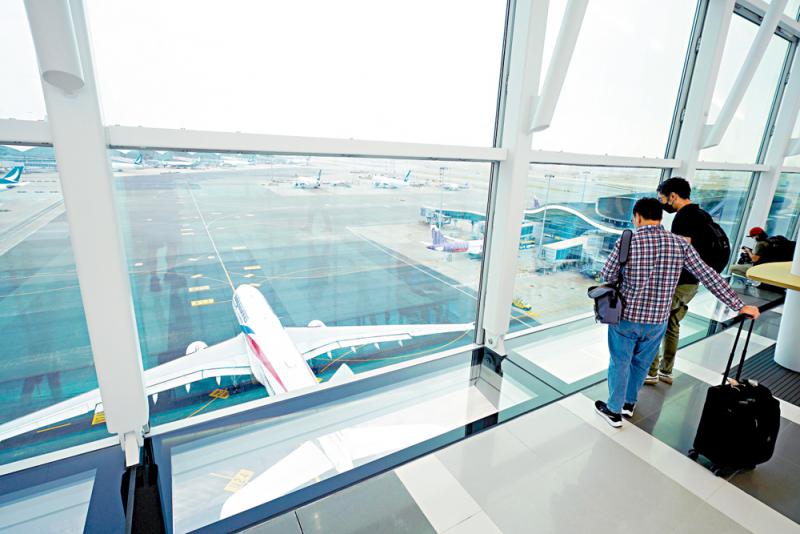 香港機場「天際走廊」啟用 飛機腳底經過