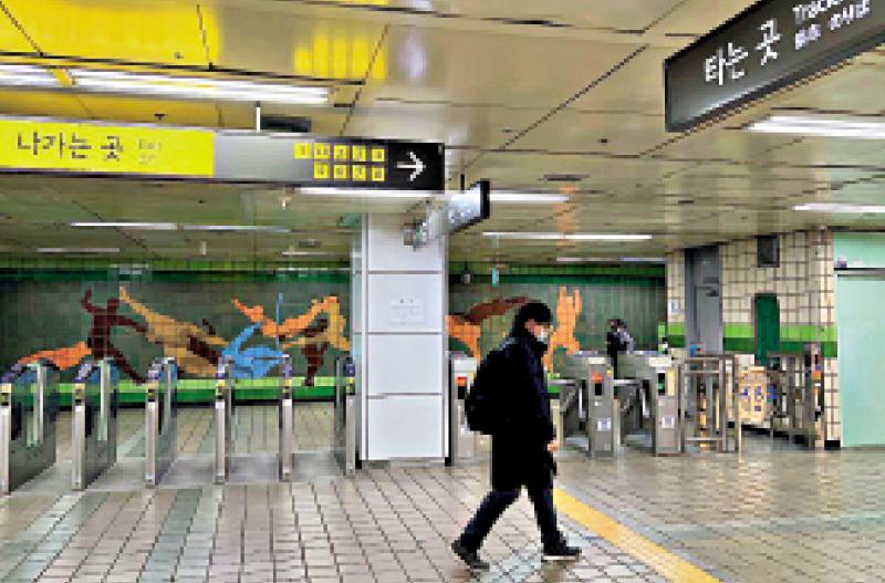 ?首尔地铁工会罢工 列车班次减少