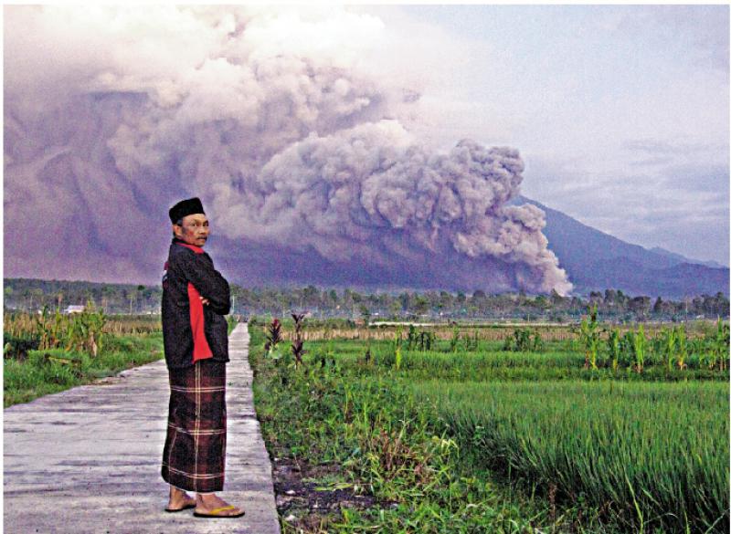 ﻿印尼塞梅鲁火山喷发 近2000人疏散