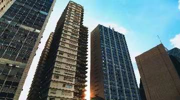 廣東省省長：穩妥處置房地產企業債務風險 因城施策支持剛性和改善性住房需求