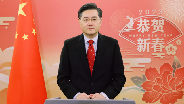 秦刚部长致各国驻华使团的新年视频致辞