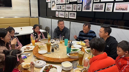 港人纷纷北上与家人团聚 深圳港式茶餐厅生意红火