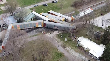 美国两天内又发生三起火车脱轨事故