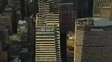 美国纽约93层摩天大楼剧烈晃动：伴有巨响 员工仓皇逃离