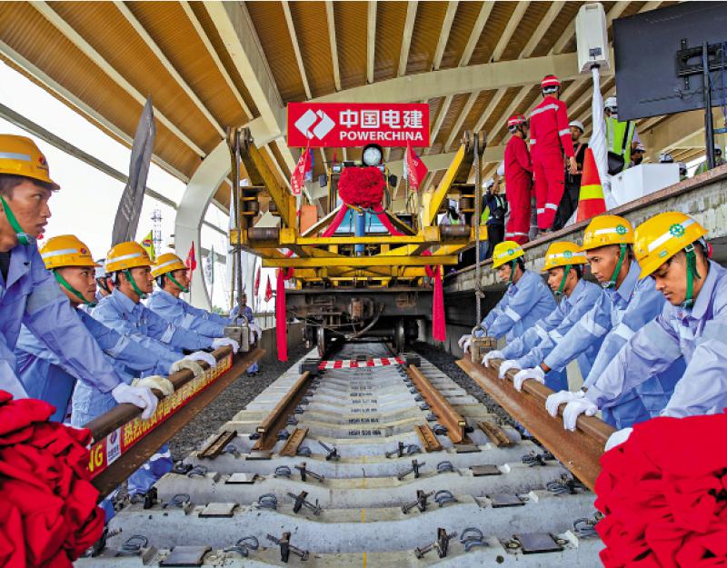 ?新闻热话/中国高铁海外首单 雅万高铁完成铺轨