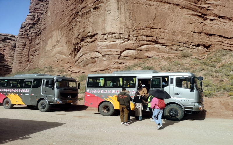 “五一”让游客放心游 新疆文旅部门全力做好服务保障