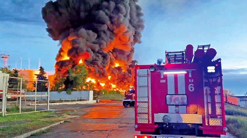 ﻿克里米亞儲油庫大火 疑遭無人機襲擊