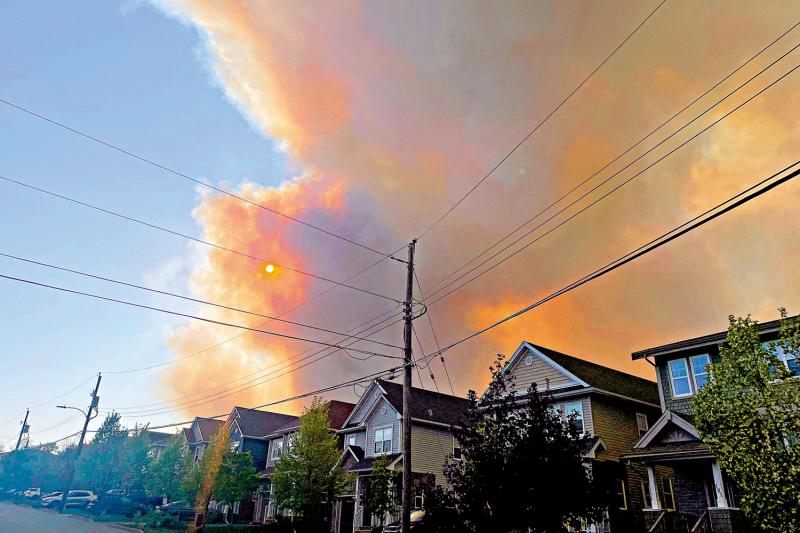 ?加拿大东岸山火肆虐 1.6万人疏散