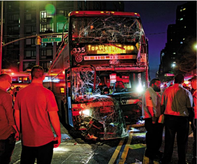 ﻿紐約兩巴士相撞致81傷