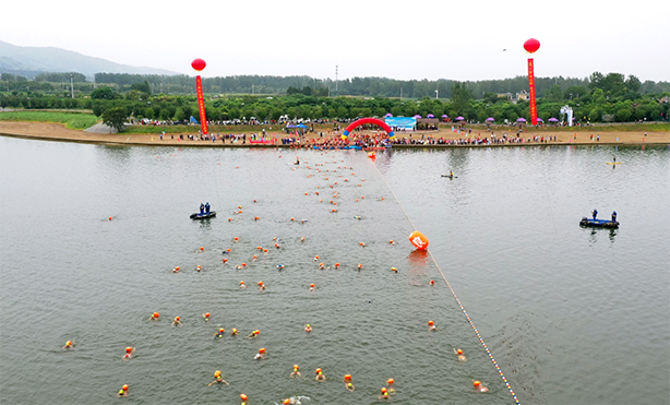 安徽巢湖：「『夏』一站 尖山湖」 遊泳嘉年華精彩紛呈