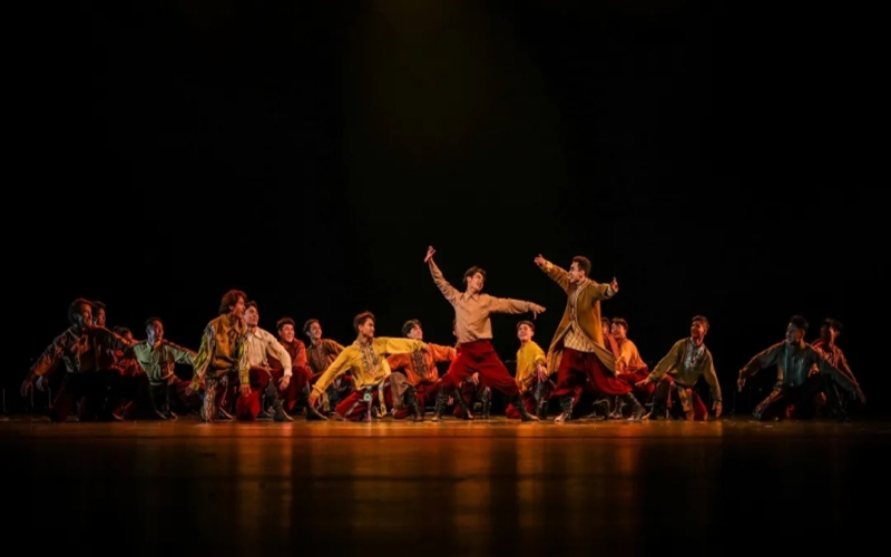 新疆舞蹈佳作頻出，誰是「幕後推手」？