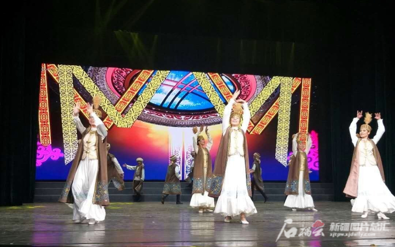 哈薩克斯坦薩爾塔納國家舞蹈團：為觀眾呈現《富饒的家鄉》
