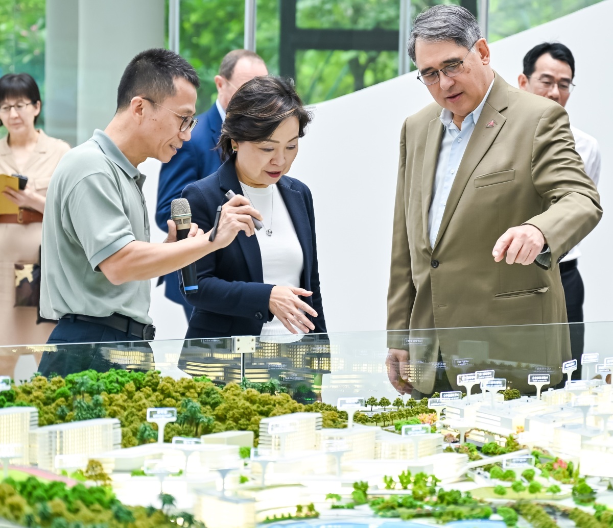 蔡若蓮訪城大東莞校園 支持香港高等院校在大灣區合作辦學