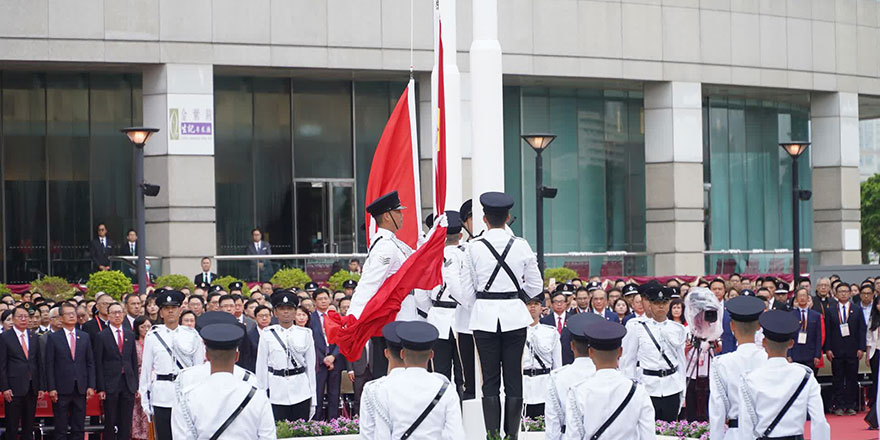 庆国庆74周年 金紫荆广场举行升旗礼