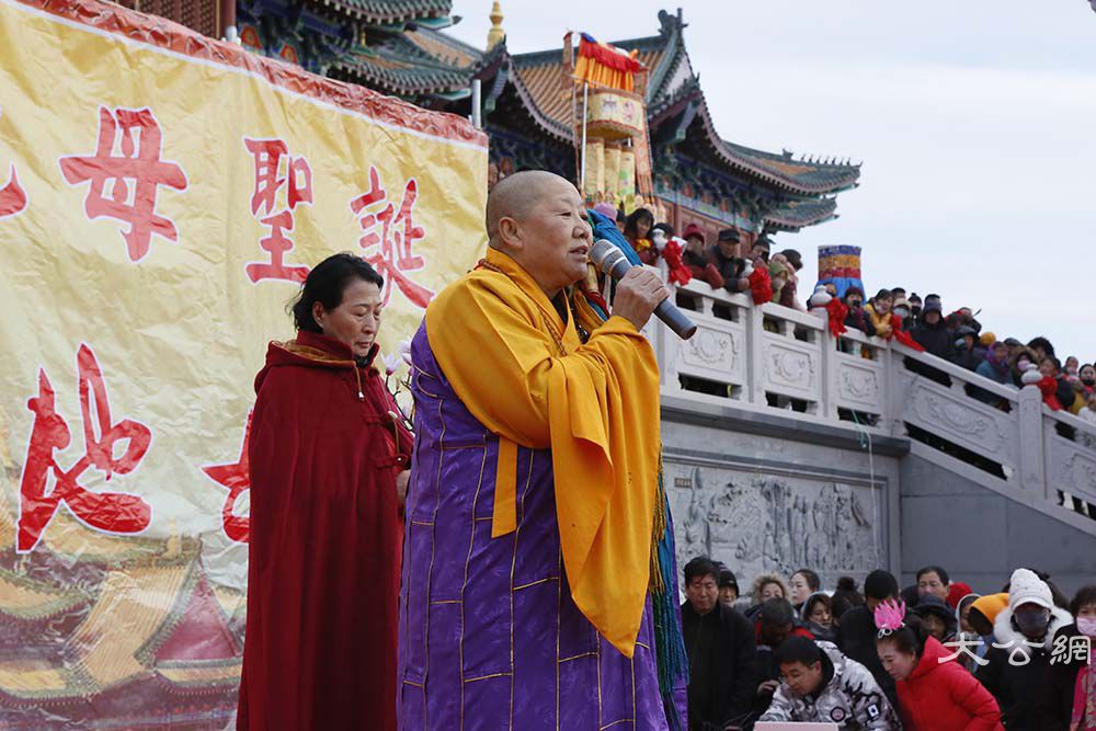 适逢地母圣诞,地母寺隆重举行传供法会论坛现场地母寺住持常吉法师致