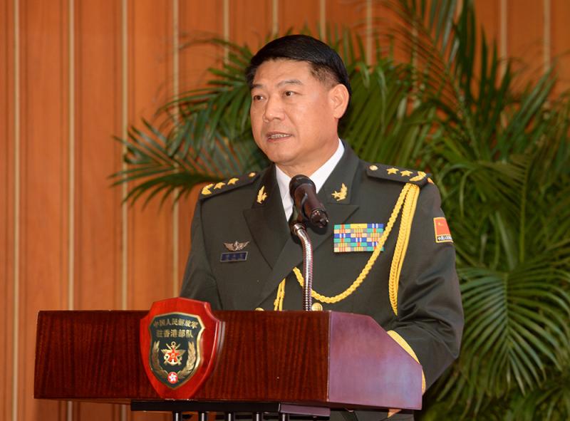 图:解放军驻港部队司令员谭本宏致辞时表示,驻军将继续发扬拥政爱民