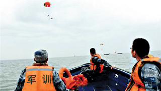 ﻿空军海战队助银鹰远海作战 保障油料供给侦查救援抢险
