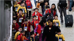 香港出现跨境生退学潮 港教育局将如何应对？