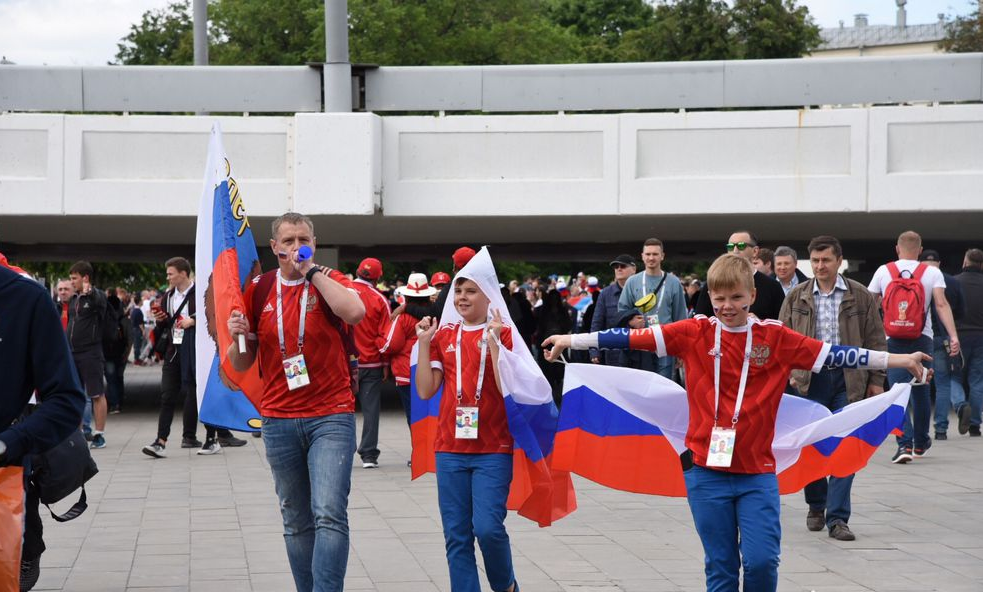 图集| 各国球迷欢聚莫斯科共迎揭幕战