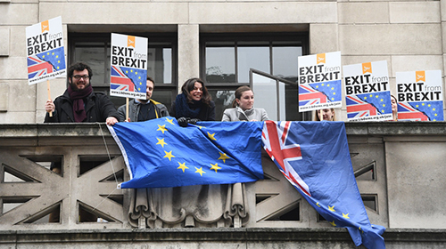 英脱欧公投两周年 民众游行呼吁“脱欧协议公投”