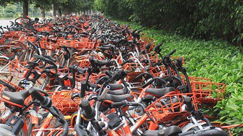 广州废弃共享单车逾30万辆 清理回收问题较突出