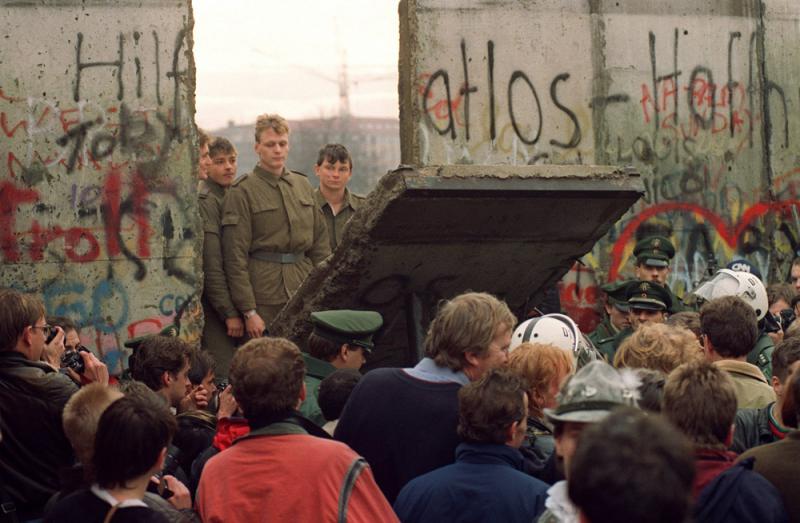 推到柏林墙图片