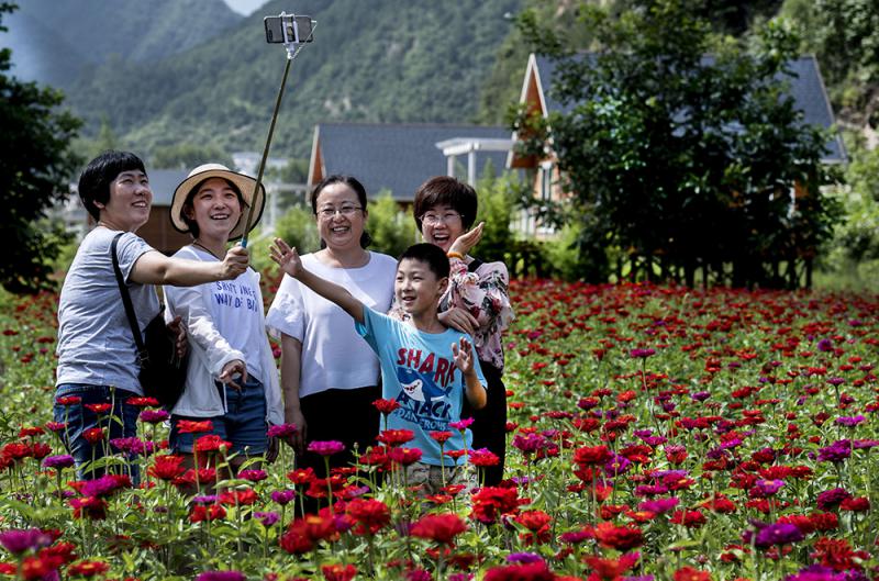 圖:隨著鄉村旅遊的興起,鄉間的景色吸引著大批遊客.