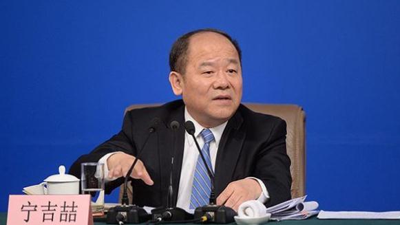 发改委副主任宁吉喆：中国经济稳中向好态势不会变