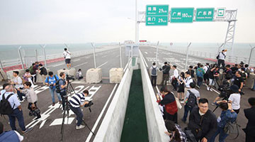 粤、港、澳三地政府同步宣布 ﻿港珠澳大桥下周三正式通车