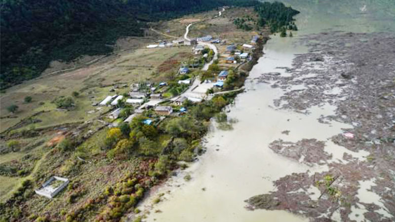 雅鲁藏布江堰塞体水位已下降56米，洪水威胁基本消除