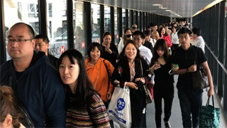 首批274名滞留塞班中国旅客回国 包括4名婴儿