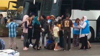 收容所安全局势紧张 400多名非法移民被转移至希腊大陆