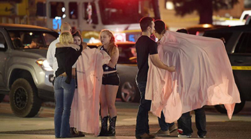 加州酒吧大屠杀12死 白人枪手与警察对攻被击毙