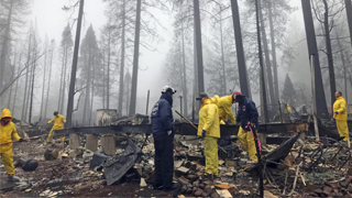 美国“坎普”山火得到完全控制 ​仍有296人失联