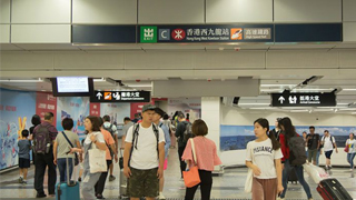 香港高铁日均客流5万人次 三成为港人