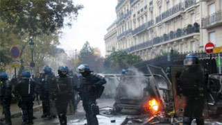 法国总理通报巴黎新一轮示威进展情况 已逮捕481人