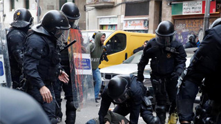 西班牙内阁加泰开会 独派示威冲突酿62伤