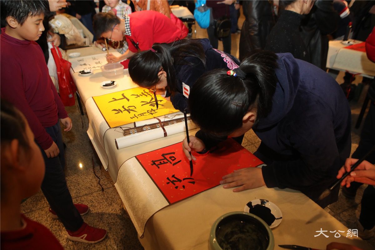 打造中国书法国际品牌 首届米芾杯国际青少年书法大赛优秀作品展