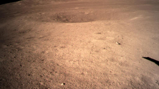 嫦娥四号成功着陆月球背面 传回首张近距拍摄月背影像图