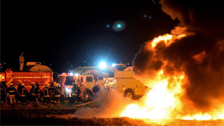 墨西哥输油管爆炸致71死 偷油者伤亡惨重
