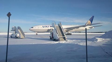 美联航飞香港客机故障：乘客零下20℃滞留加拿大14小时