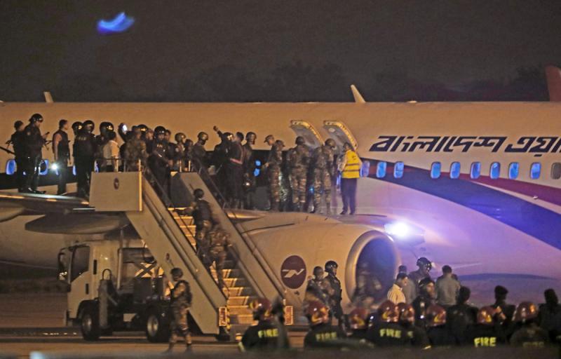24小时新闻网站报道:孟加拉一架民航客机24日从首都达卡飞往迪拜途中