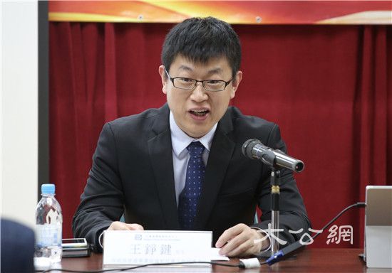 民政部慈善事业促进和社会工作司处长王铮键在会上发言