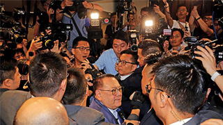 香港之耻！反对派再演冲击烂骚