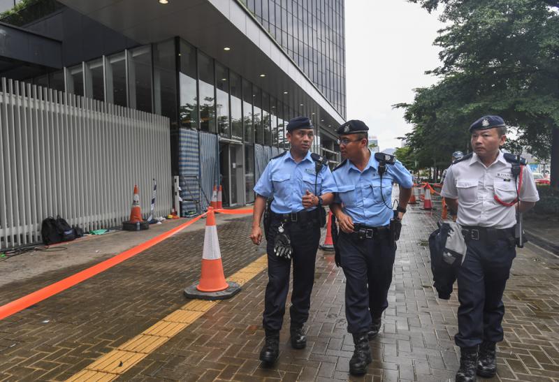 香港立法会大楼仍然未解封,大批警员於立法会一带驻守巡逻\中通社