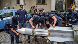 意大利查“新纳粹” 检获空对空导弹捕三人