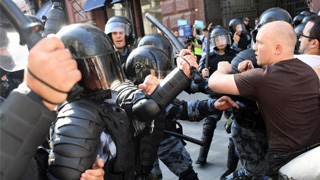 ﻿俄铁腕驱非法集会 警清场拘逾千人